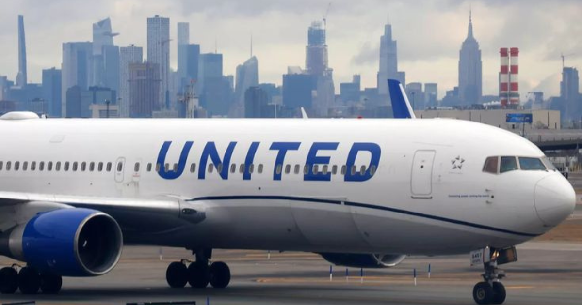 Why United Airlines Stock Plunged on Friday — CEO Warning, Fuel Crisis & What Investors Must Know
